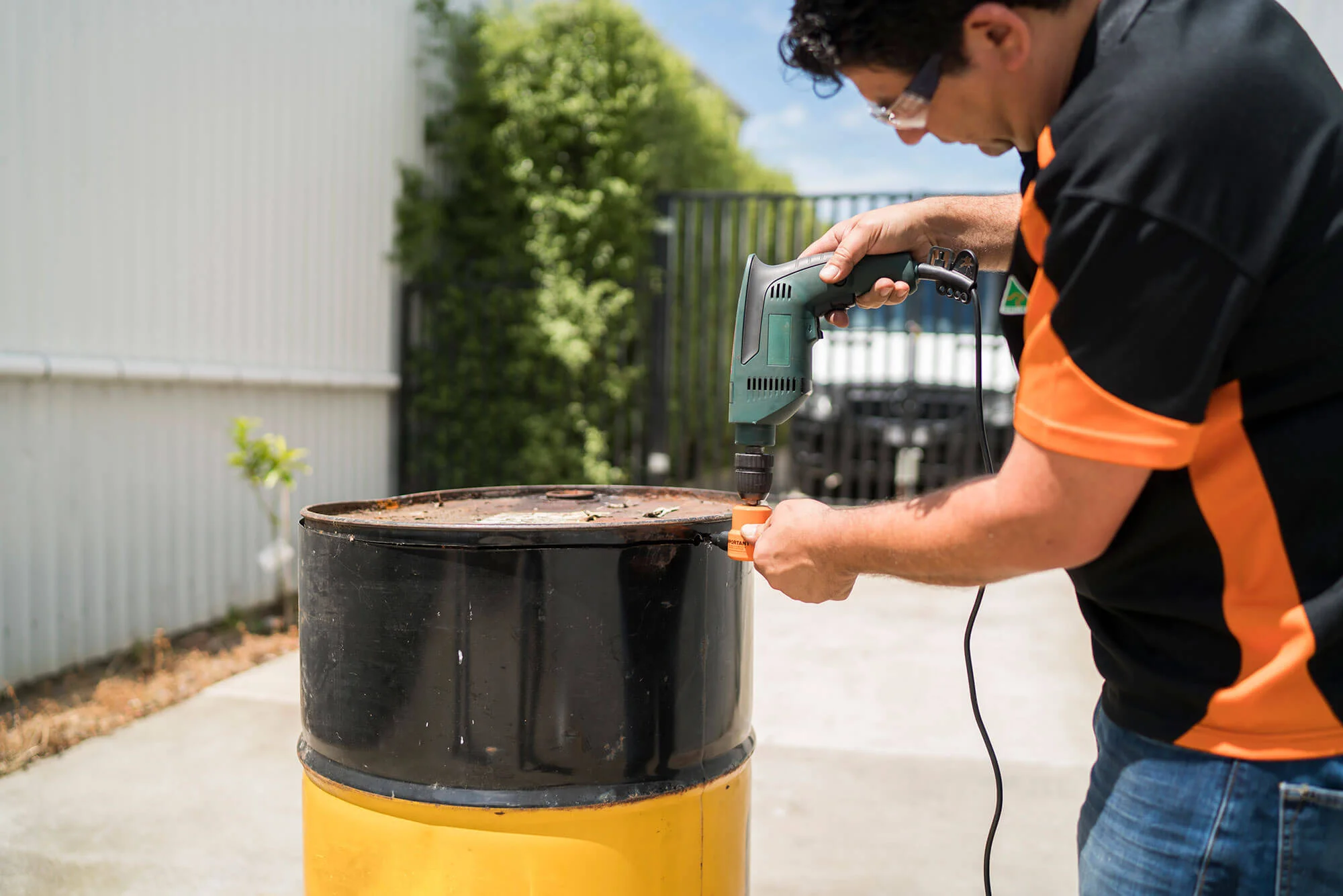 Professional Nibbler Cutting 44 Gallon Drum